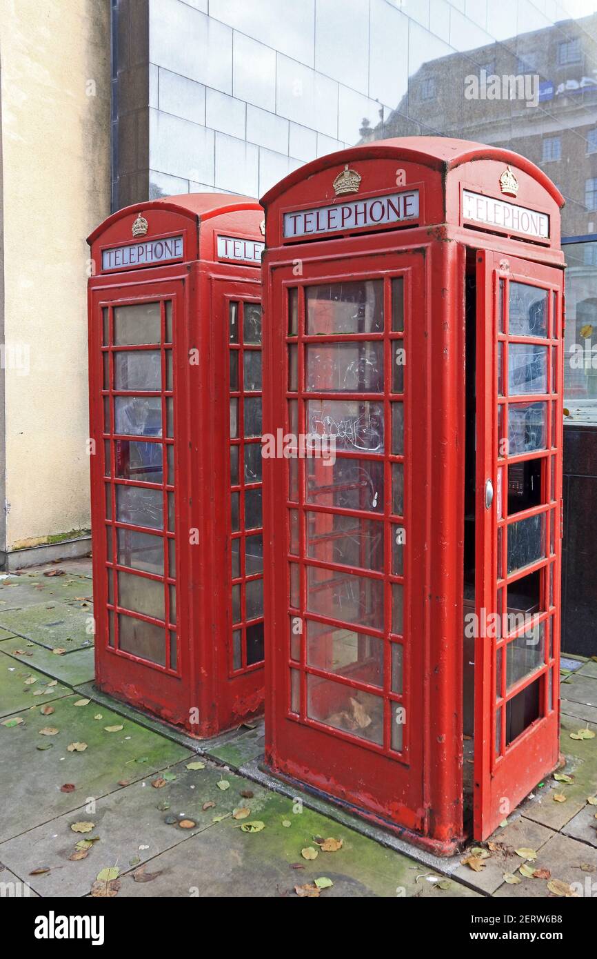 2 ikonische rote Telefonzellen Stockfoto