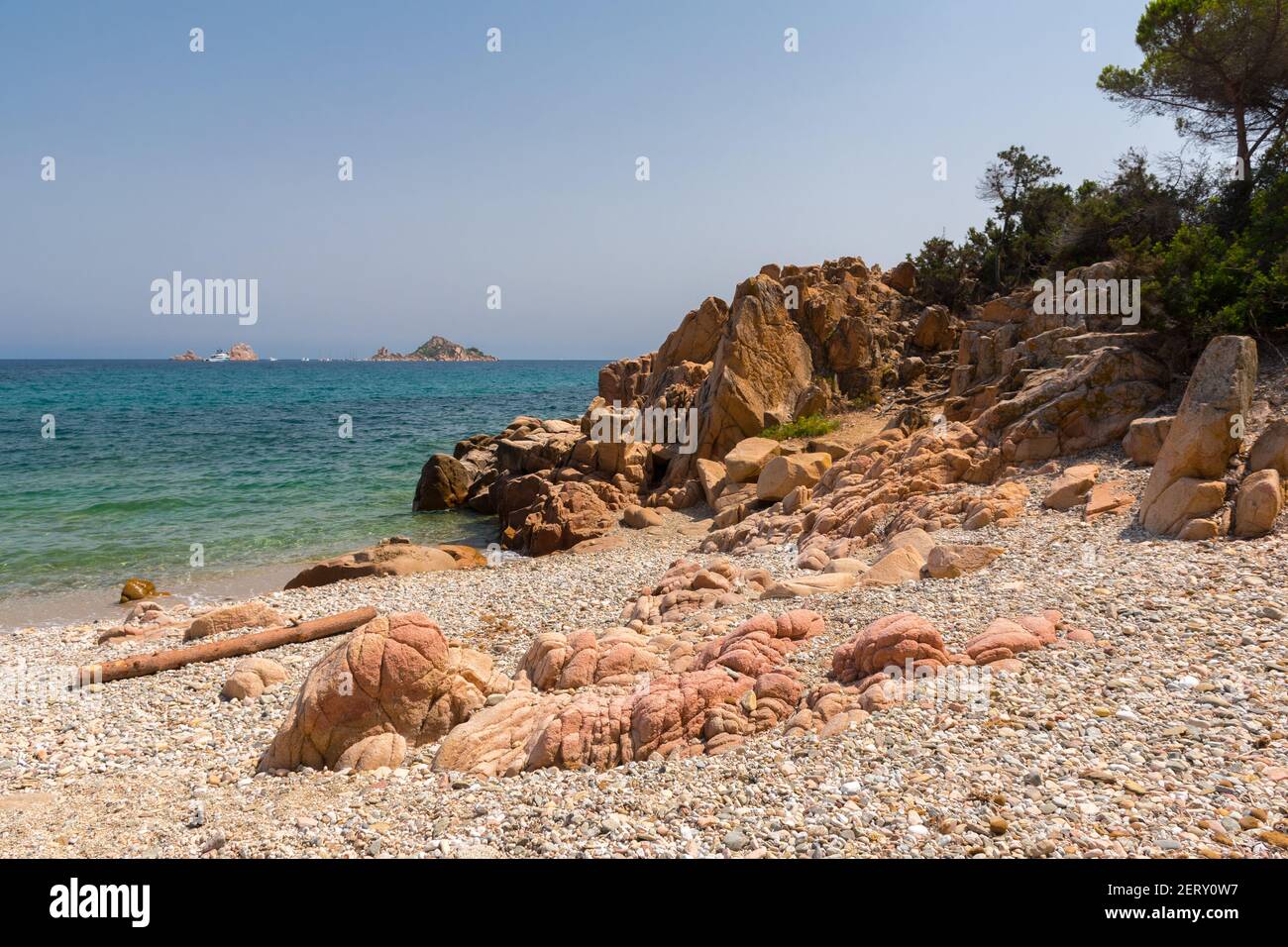 Küstenlinie in Santa Maria Navarrese, kleines Seedorf an der Südseite des Golfes von Orosei (Sardinien, Italien) Stockfoto