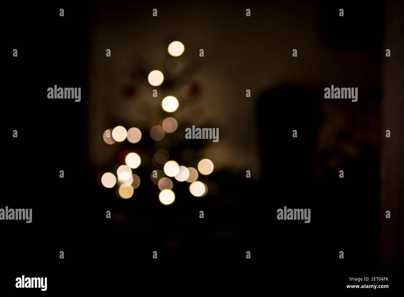 Verschwommenes Licht in einem dunklen Raum Stockfoto