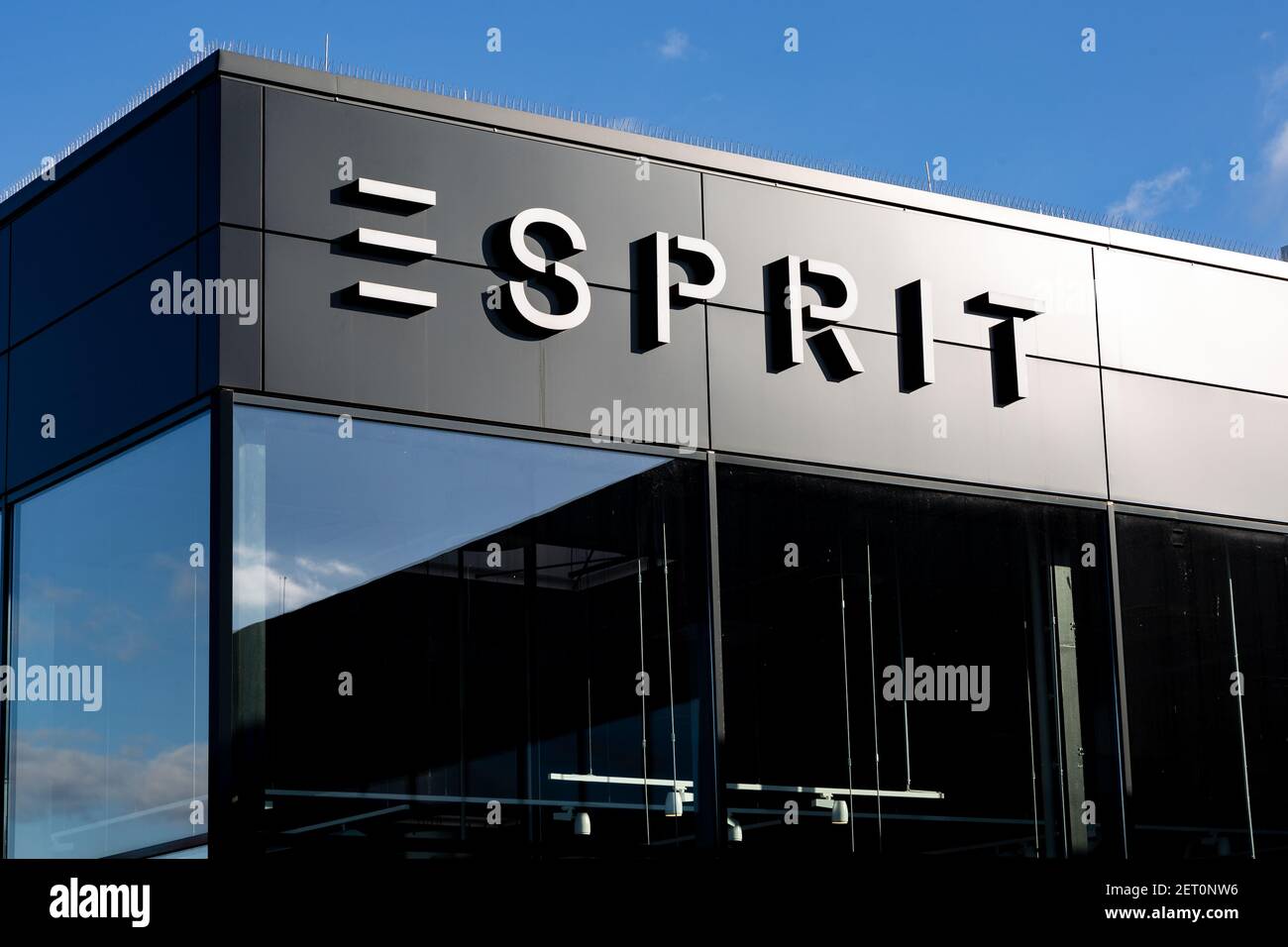 Esprit logo brand name -Fotos und -Bildmaterial in hoher Auflösung – Alamy