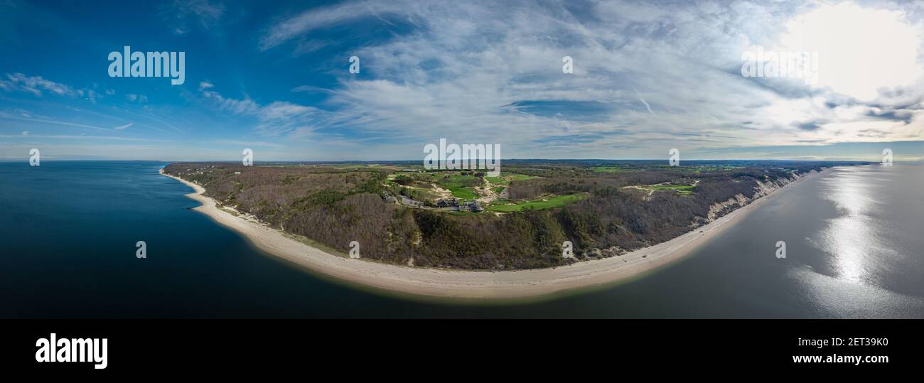 Drone Panoramablick auf einen Golfplatz in Riverhead Köder Heiligen New York Stockfoto