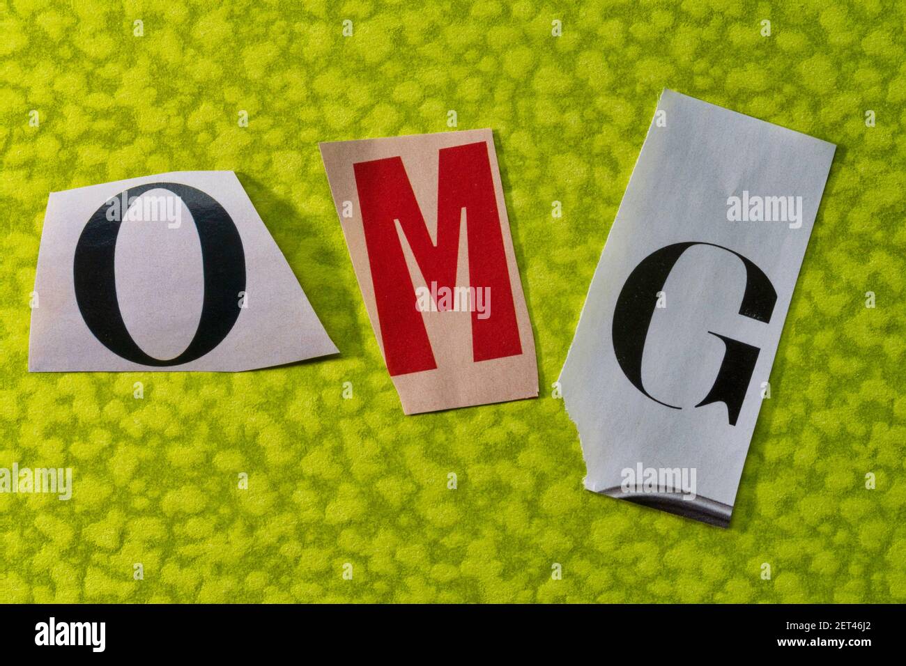 Das Akronym OMG steht für "Oh MY God" und wird in der Topographie des Ransom Note Stils, USA, geschrieben Stockfoto