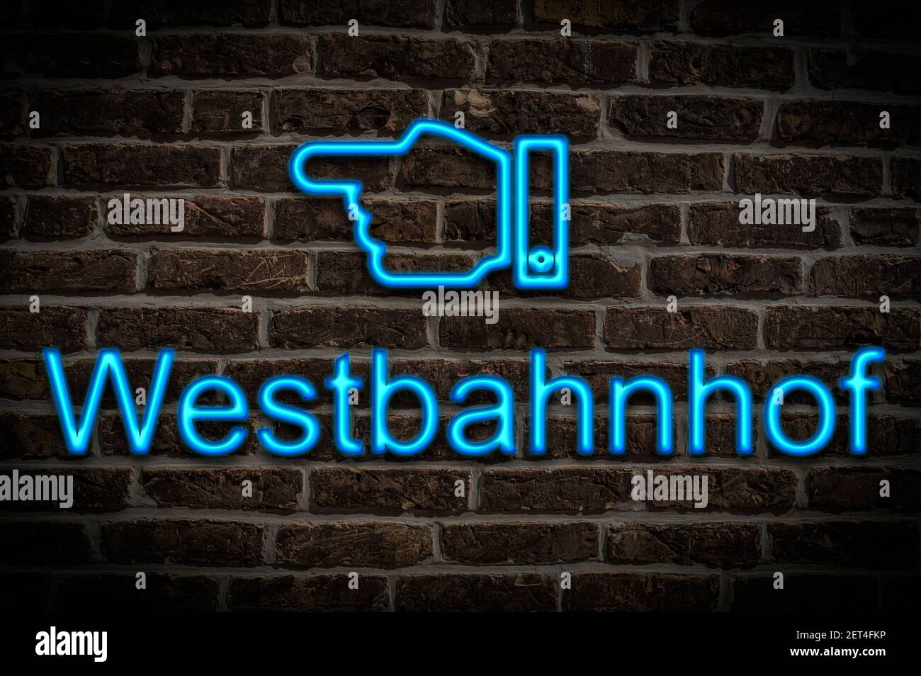 Detailfoto eines Neonschildes an einer Wand mit Die Inschrift Westbahnhof (Westbahnhof) Stockfoto