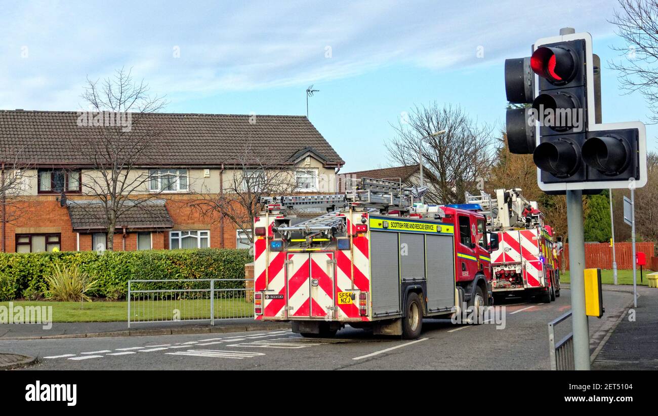 Glasgow, Schottland, Großbritannien. Am 1st. März 2021 nahmen Feuerwehrfahrzeuge und ein Krankenwagen an einem rauchfreien Zwischenfall auf dem Duntreath Drive in Drumchapel um 4,30 Uhr Teil. Credit Gerard Ferry/Alamy Live News Stockfoto