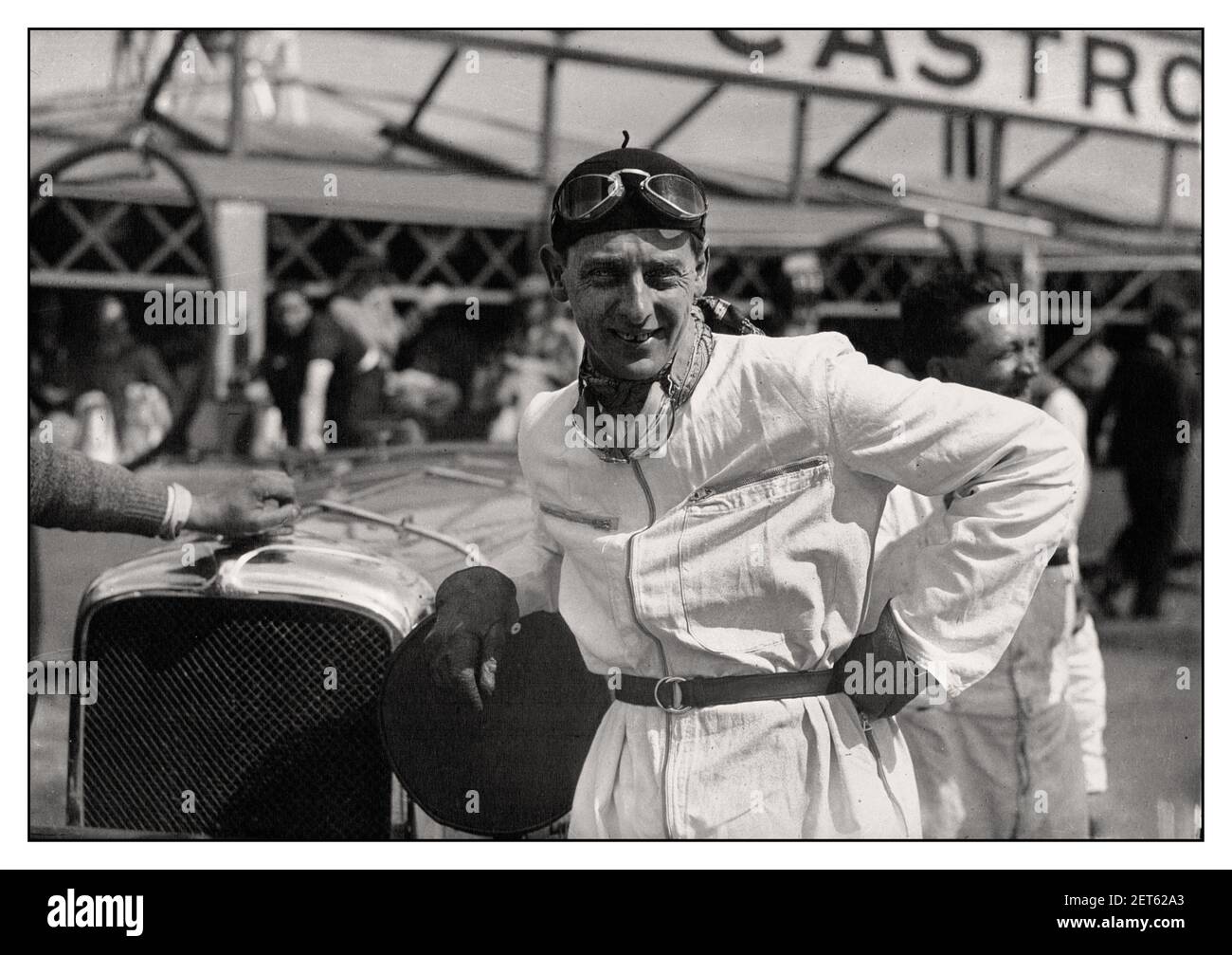 LE MANS Jahrgang 1933 Prinz Nicolae von Rumänien mit Duesenberg SJ bei den 1933 24 Stunden von Le Mans Frankreich Stockfoto