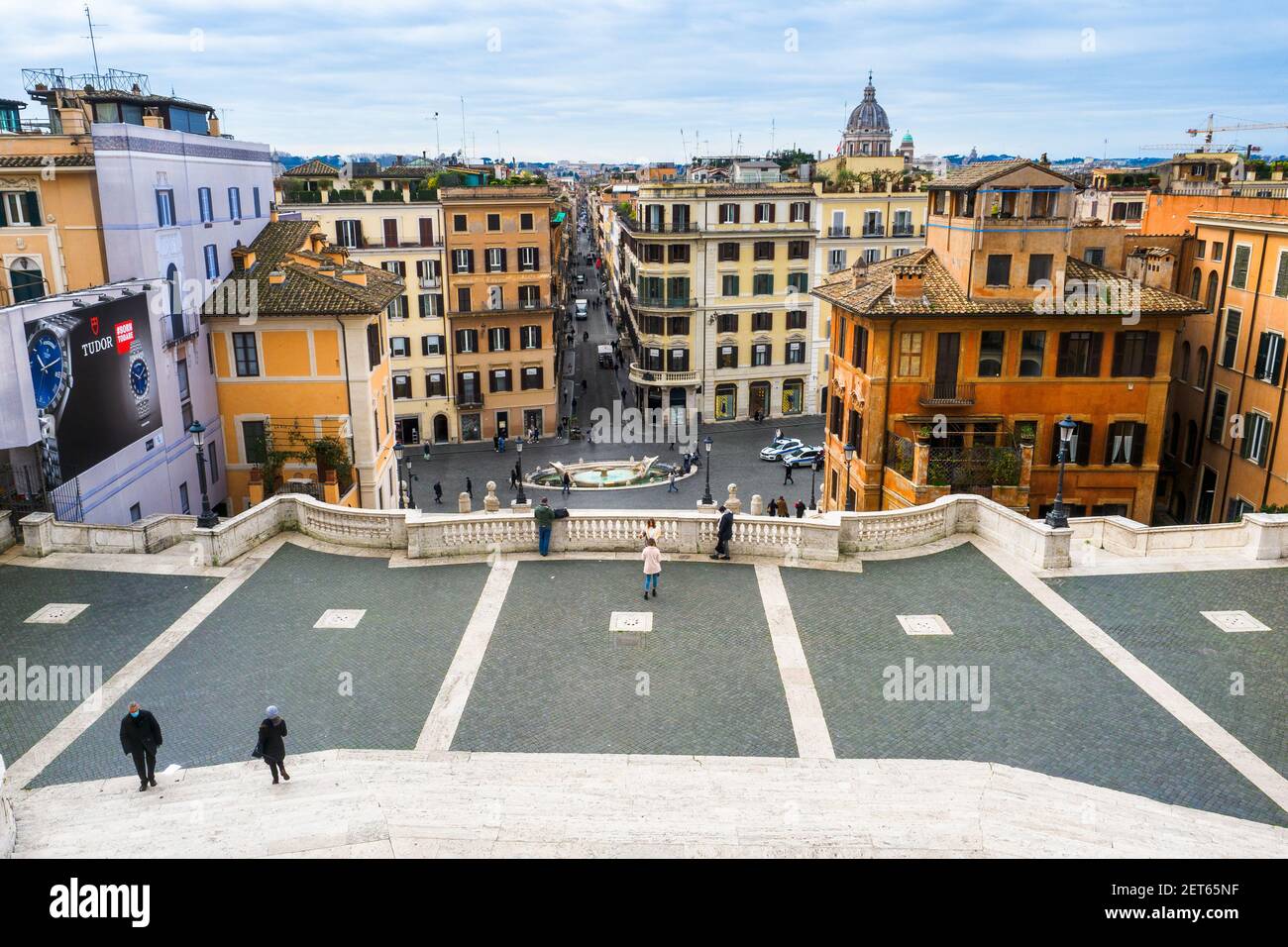 Blick auf die Piazza di Spagna und die spanische Treppe von Trinita' dei Monti - Rom, Italhy Stockfoto