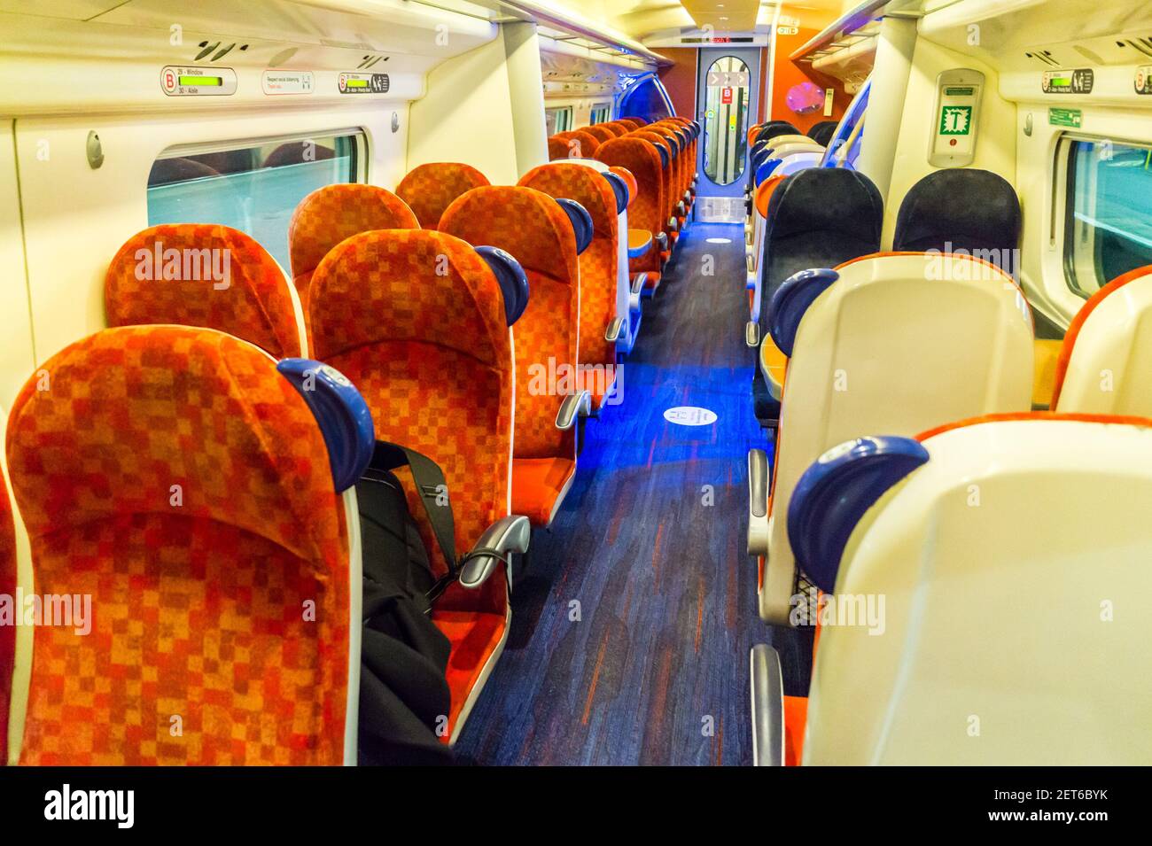 Leere Kutsche auf der Avanti Westküste Hauptverkehrszug London Euston-Liverpool während der Coronavirus-Pandemie, England, geschätzte Kapazität 2% Stockfoto
