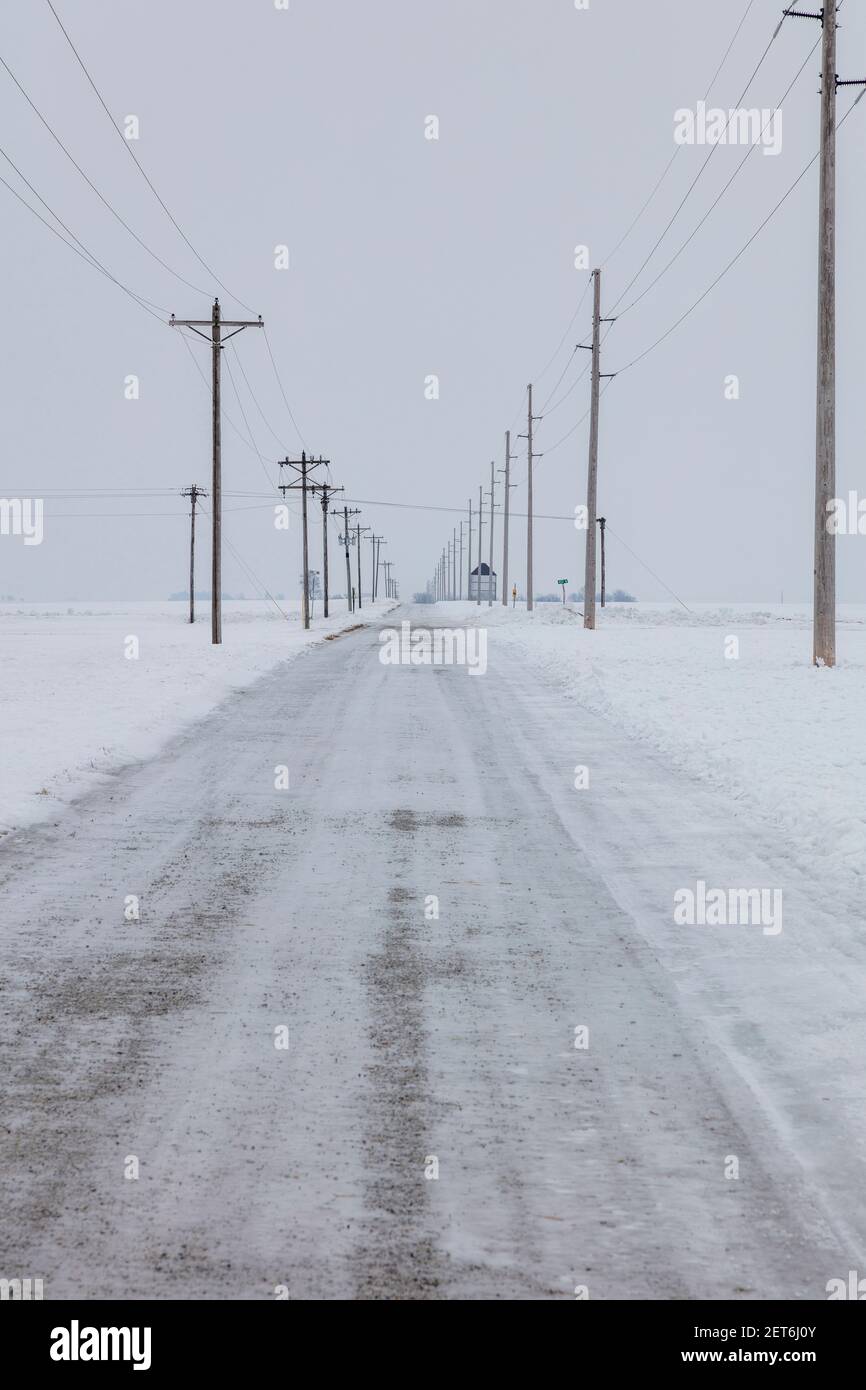 Rural Indiana Road, Winter, Indiana USA, von James D. Coppinger/Dembinsky Photo Assoc Stockfoto