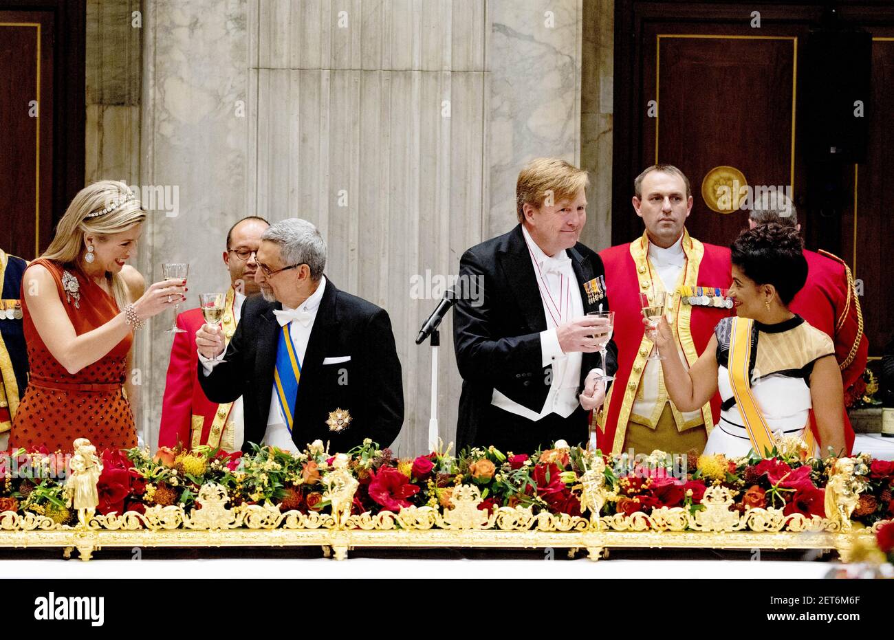 10 12 18 Gala Konigin Maxima Und Konig Willem Alexander Wahrend Des Staatsbanketts Am 1st Der 2 igen Staatsfeier Mit Jorge Carlos De Almeida Fonseca Prasident Der Kaapverdie Kap Verde Und Ligia Dias Fonseca Im
