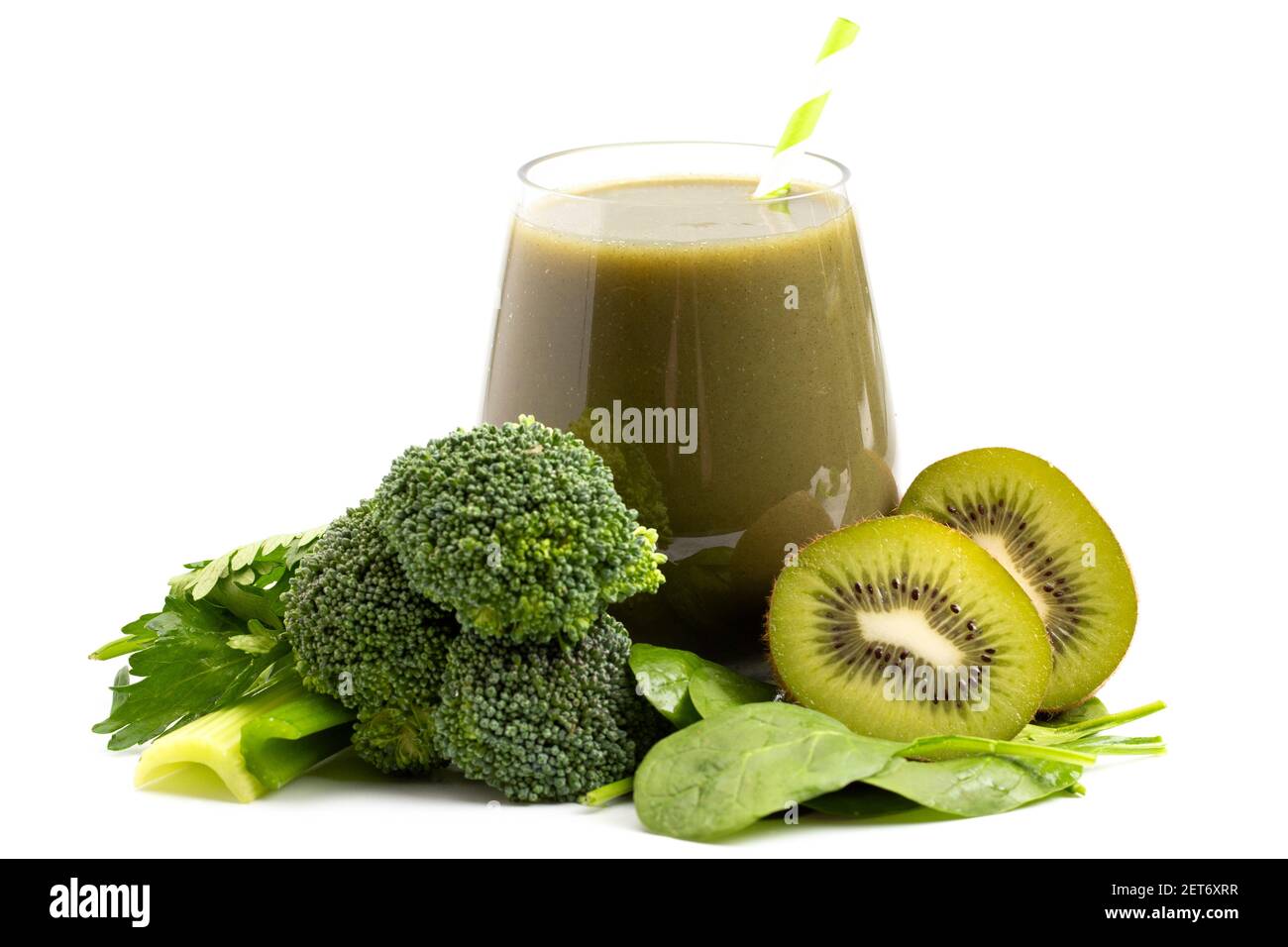Gemischtes grünes Obst und Gemüse isoliert auf einem weißen Hintergrund Stockfoto