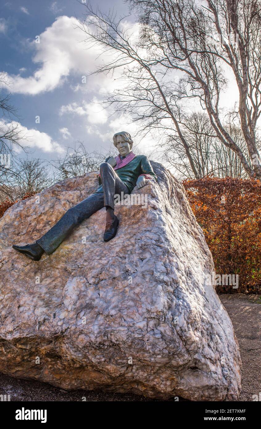 Oscar Wilde Gedenkskulptur im Merrion Square Park, Dublin, Irland. Hergestellt von Danny Osborne Stockfoto