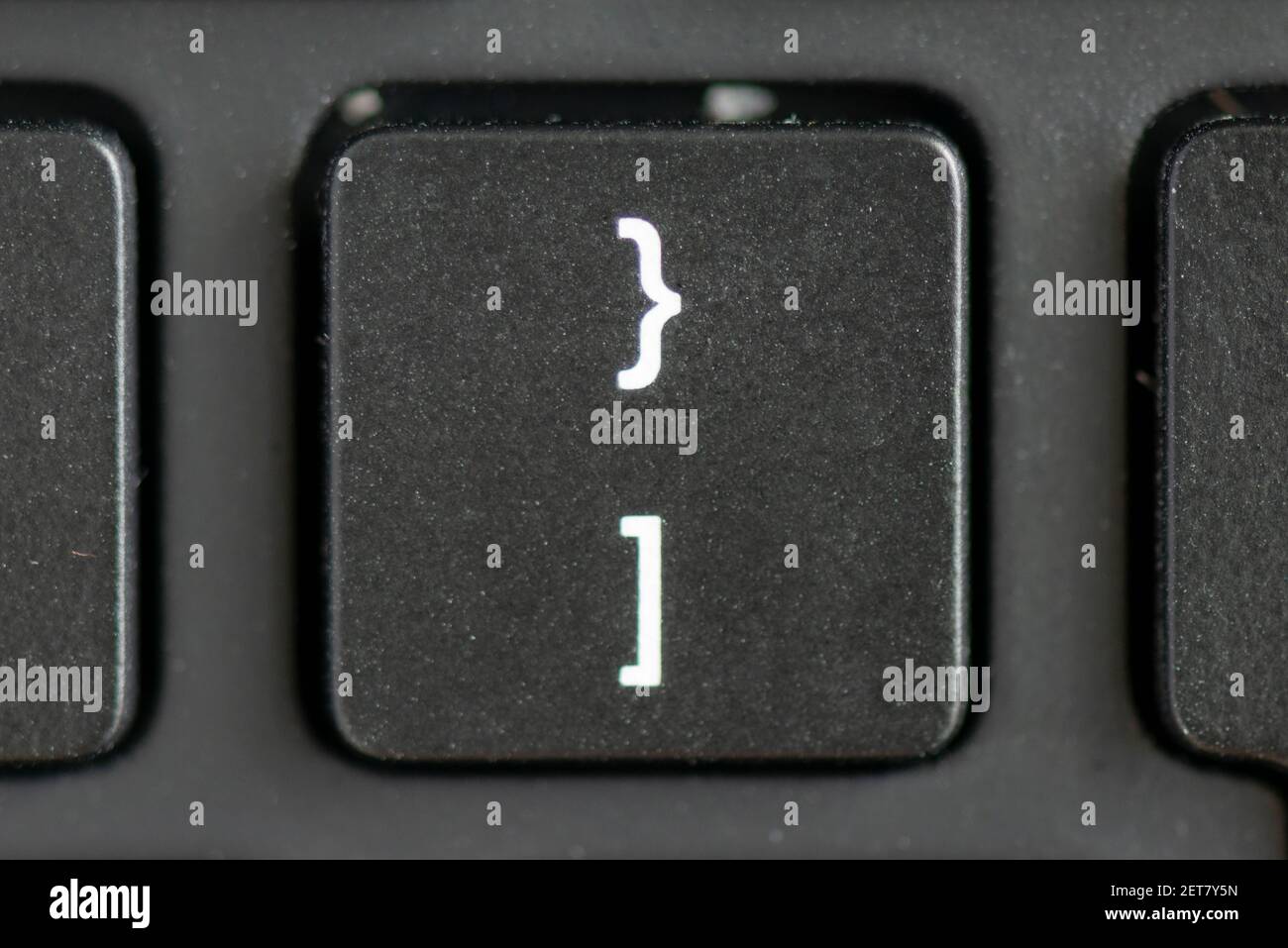 Klammern Schlüssel auf einem Laptop Stockfoto