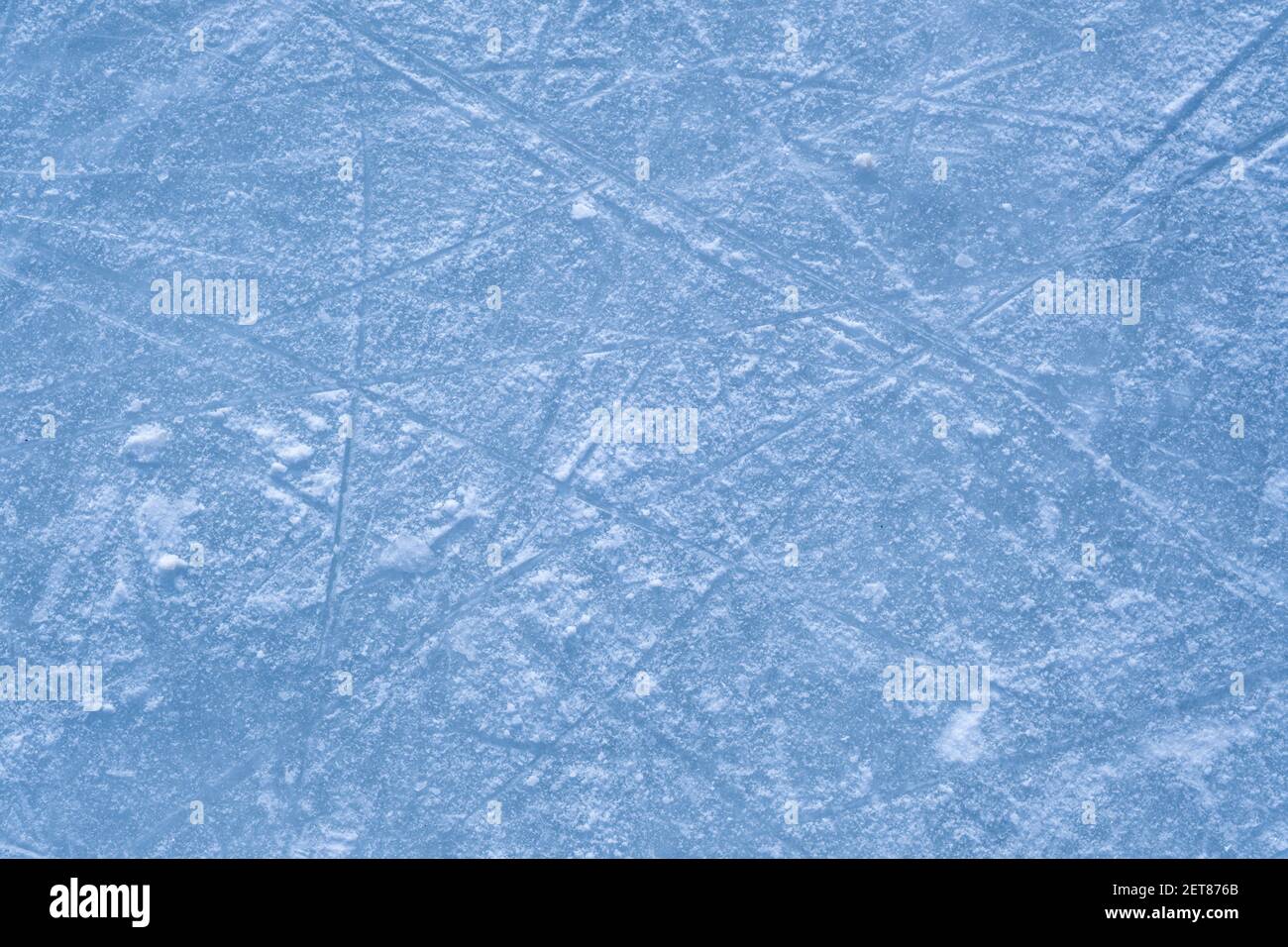 Nahaufnahme der Eisstruktur auf der Naturbahn im Freien in Montreal, Kanada Stockfoto