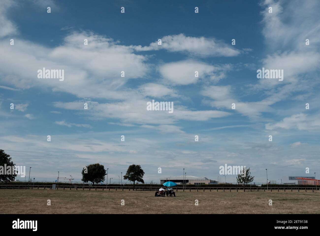 LONDON - 23rd. JULI 2020: Myrtle Avenue, ein Flugzeug-Spotting-Bereich für Heathrow Airport in London. Stockfoto