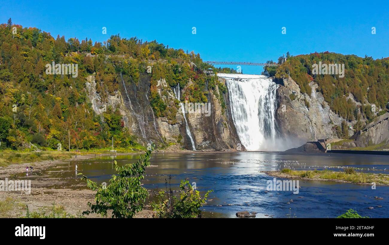 Blick auf die Montmorency Falls ein großer Wasserfall am Montmorency River in Quebec, Kanada Stockfoto