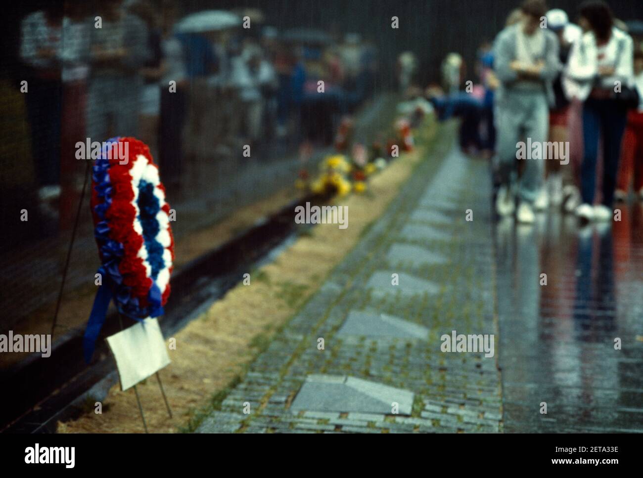 Washington DC USA Kranz an Vietnam Veterans Memorial Wall Stockfoto