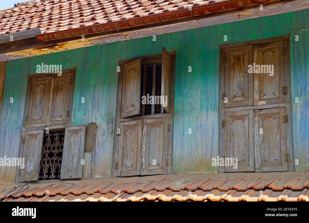 Drei Fenster. Altes jüdisches Viertel in Kochi, Kerala, Indien Stockfoto