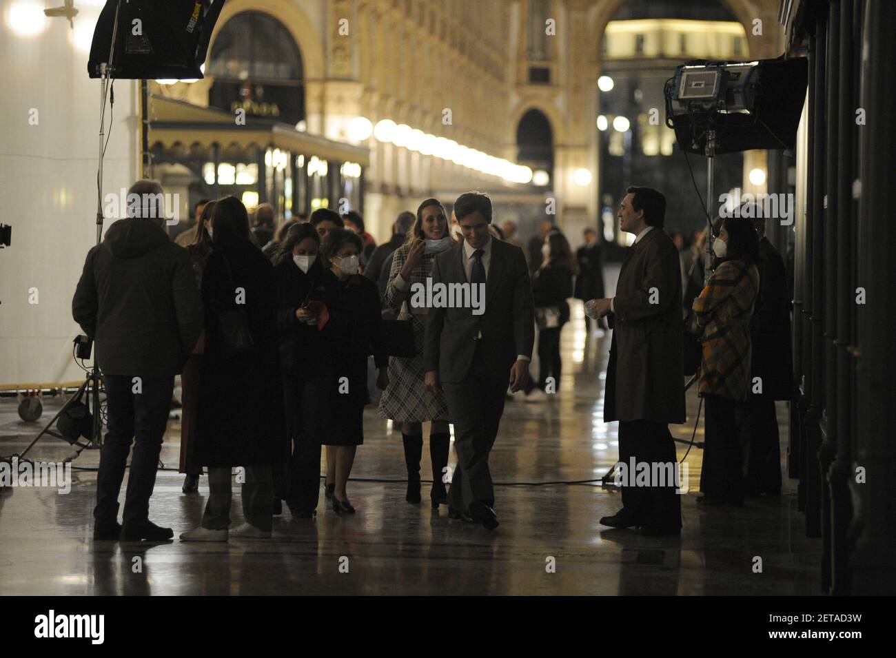 Mailand, Set des fernsehfilms L'amica geniale 3 heute Abend fanden in Mailand einige Szenen der 3 ausgestrahlten Serie 'L'AMICA GENIALE' auf RAI 1 statt. Auf den Fotos MARGHERITA MAZZUCCO, eine der 2 Hauptdarstellerinnen, die andere GAIA GIRACE fehlt in diesen Aufnahmen, die auf dem hochgepanzerten Set der Galleria Vittorio Emanuele stattfanden. Stockfoto