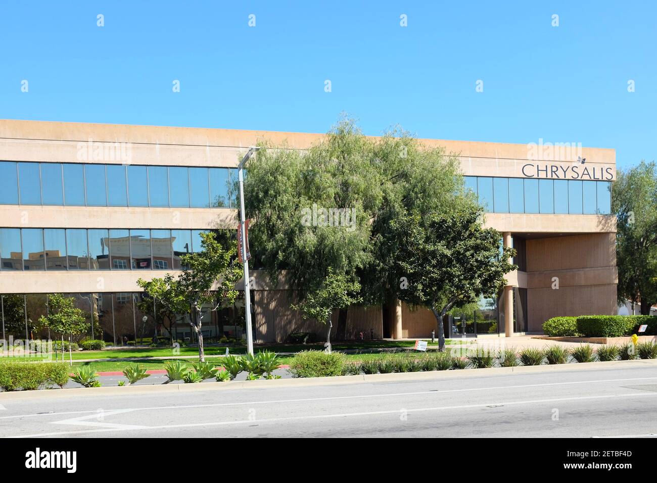 ANAHEIM, KALIFORNIEN - 1. MÄRZ 2021: Chrysalis Building. Chrysalis ist eine gemeinnützige Organisation, die sich der Schaffung eines Weges zur Selbstversorgung für ho Stockfoto