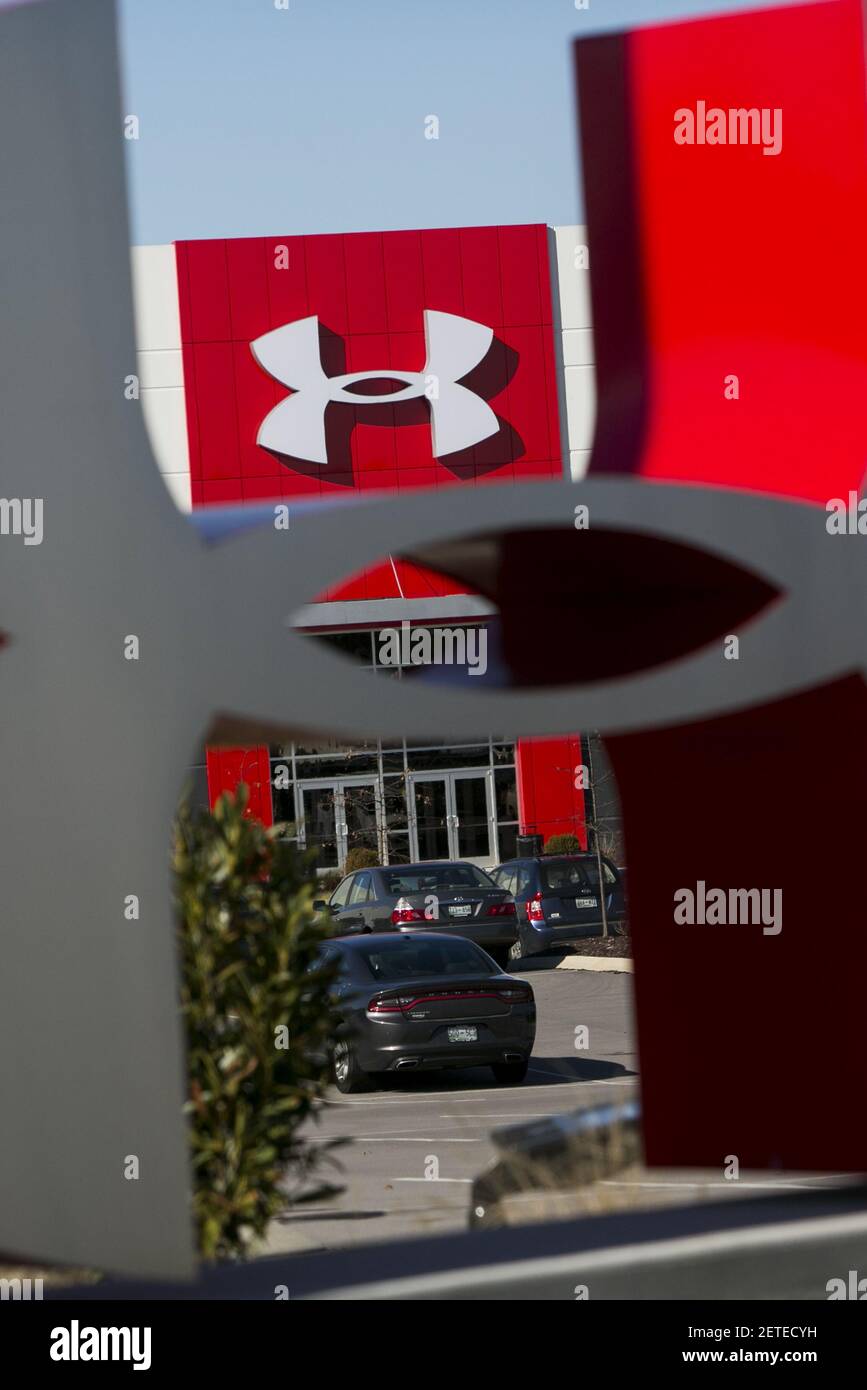 Ein LogoSchild außerhalb einer von Under Armour, Inc. Besetzten