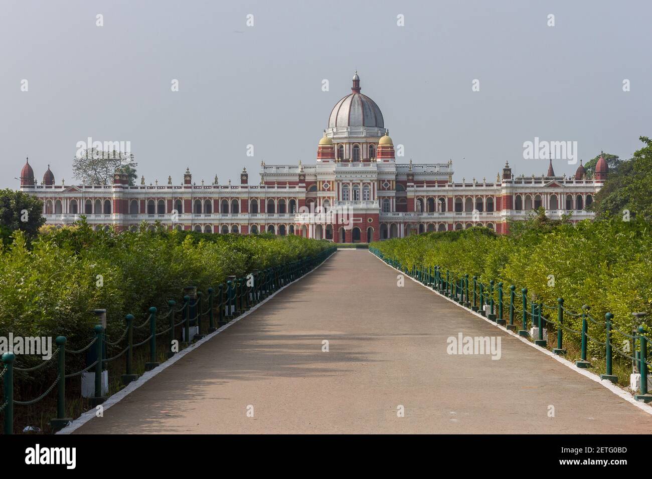Cooch Behar Palace, auch Victor Jubilee Palace genannt, ist ein Wahrzeichen in Cooch Behar Stadt, West Bengalen Stockfoto
