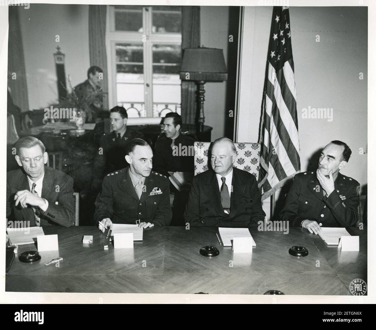 Foto von Dennis Fitzgerald, LT. General Lucius D. Clay, dem ehrenwerten Herrn Herbert Hoover und Brigadier General William H. Draper. Stockfoto