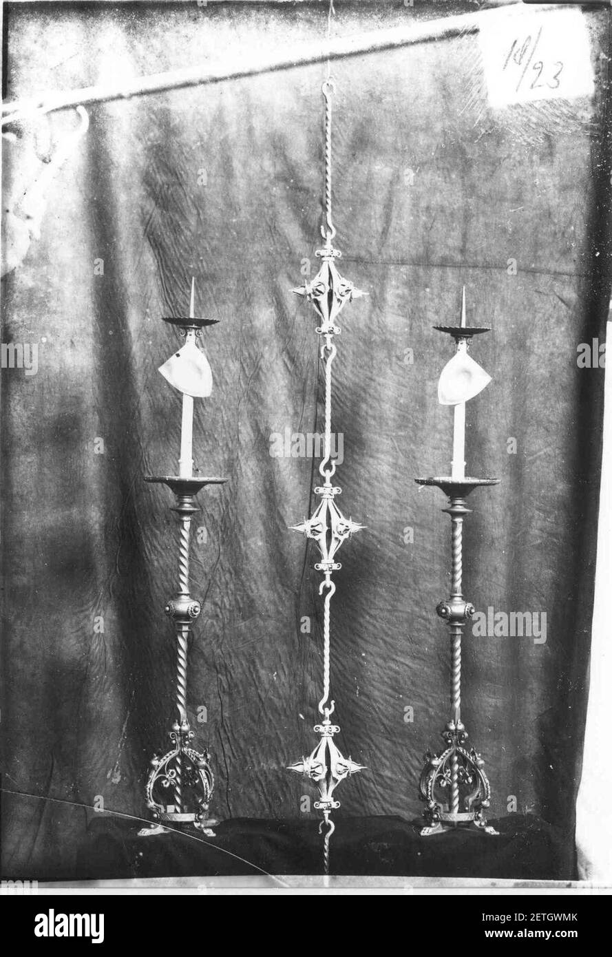 Foto von zwei Kerzenständern und einer Zugstange Cuypershuis 0686 (048). Stockfoto Foto von zwei Kerzenständern und einer Zugstange Cuypershuis 0686 (048). Stockfoto