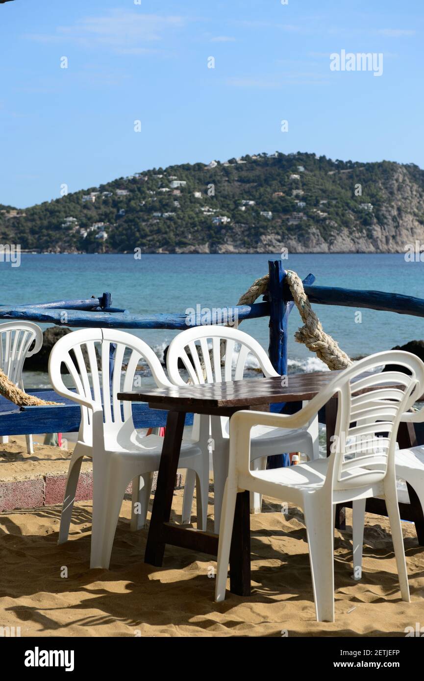 Ibiza, Spanien - 28. August 2013: Strand 'Aigues Blanques' auf Ibiza. Einer der natürlichsten Strände der Insel mit einer Dode-Zone ist praktisch Stockfoto
