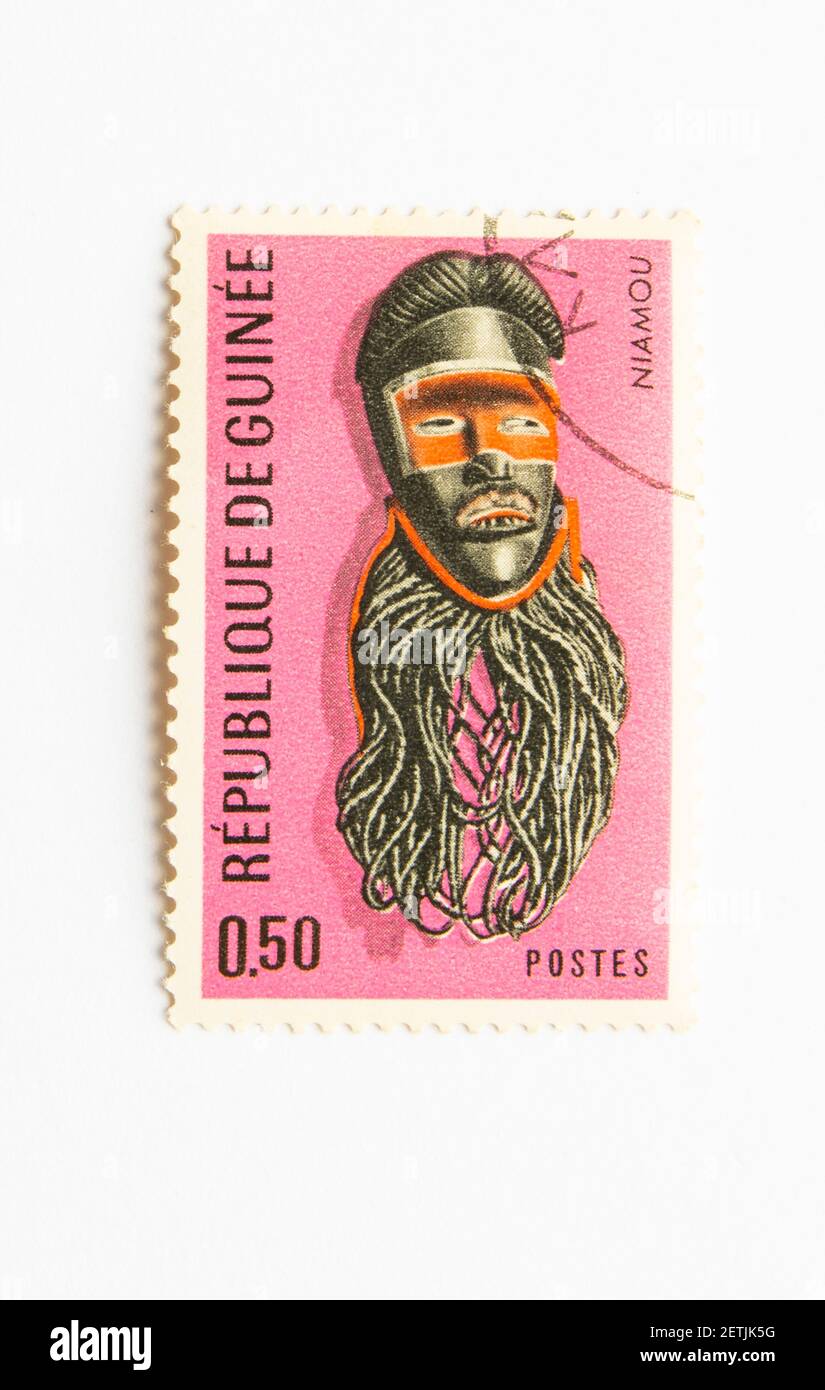 01.03.2021 Istanbul Türkei. Guinea Republik Briefmarke. Um 1967. Serie Maskieren. NIAMOU Stockfoto