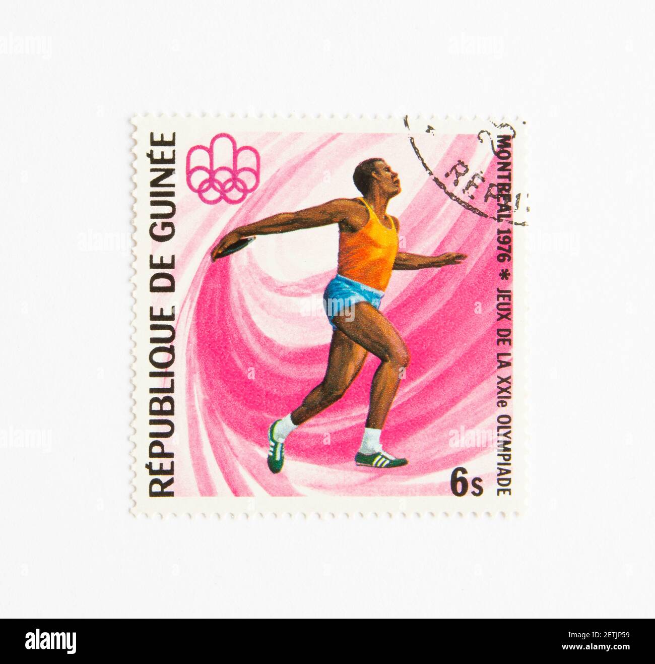 01.03.2021 Istanbul Türkei. Guinea Republik Briefmarke. Um 1976. Olympische Sommerspiele 1976 in Montreal. Diskus werfen Stockfoto