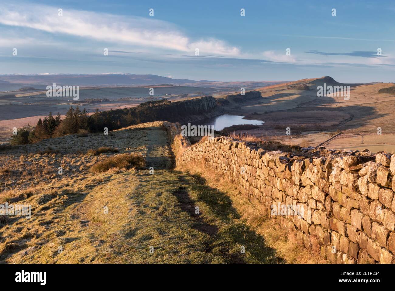 Der Blick nach Westen in Richtung Crag Lough von Hotbank, Hadrian's Wall, Northumberland, UK Stockfoto