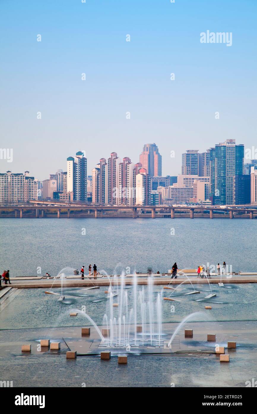 Korea, Seoul, Yeouido, Springbrunnen im Hangang Riverside Park Stockfoto