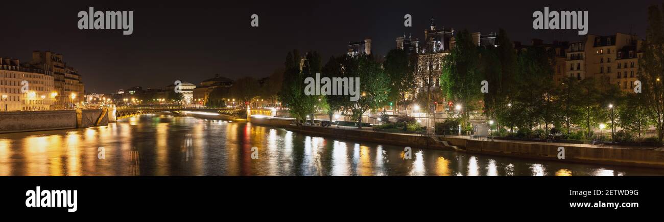 Parc des Rives de seine bei Nacht Stockfoto