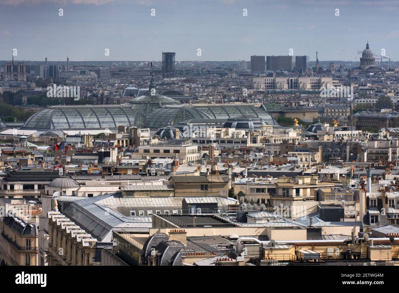 Blick auf die Dächer von Paris vom Arc de Triomphe Stockfoto