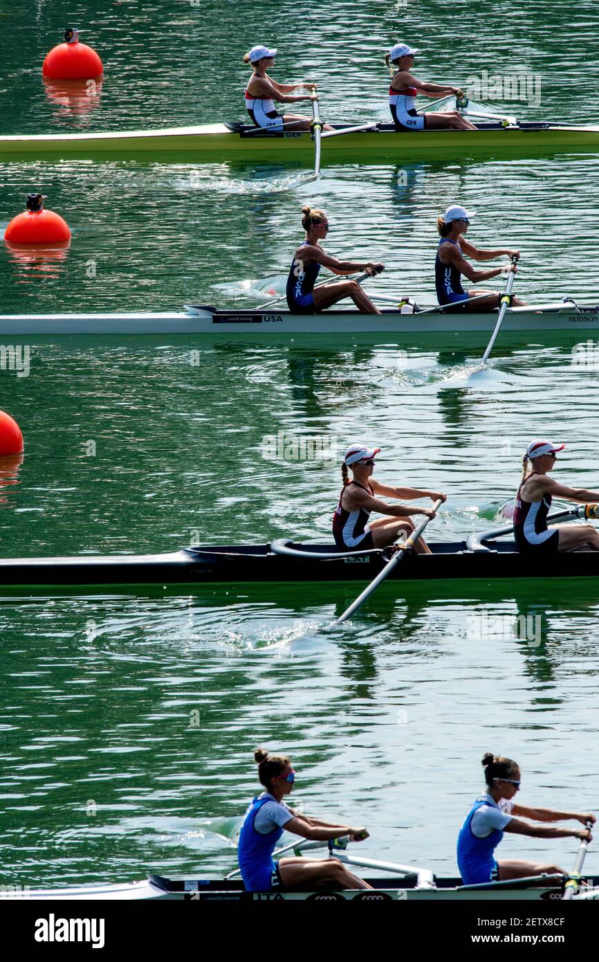 Linz, Österreich, Dienstag, 27th. Aug 2019, FISA Ruderweltmeisterschaft, Regatta, USA LW2-, Bow Margaret BERTASI, Cara STAWICKI, [Obligatorischer Kredit; Peter SPURRIER/Intersport Images] beim Vorlauf vom Startponton weg, 11:33:59 27.08.19 Stockfoto