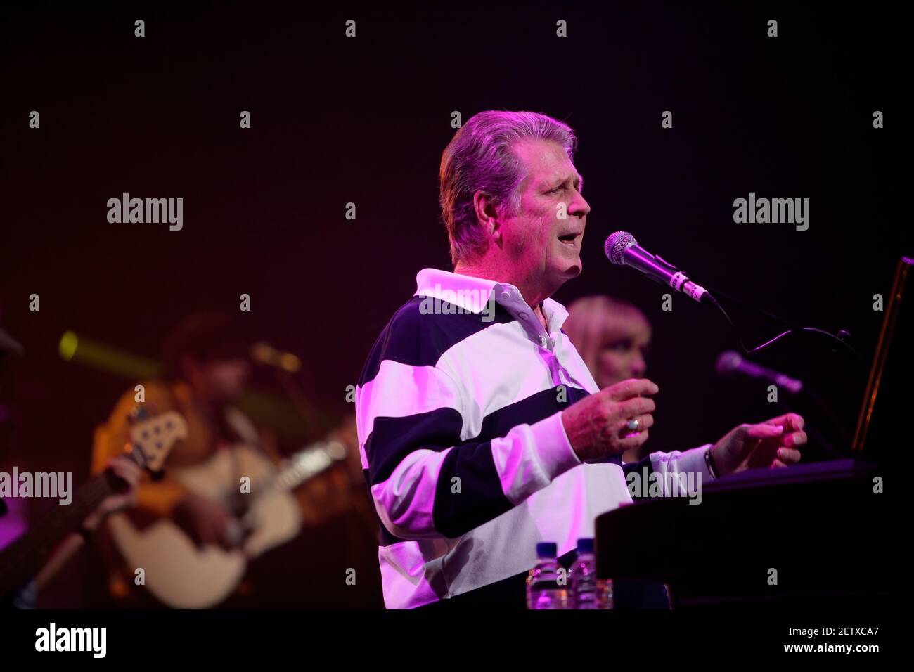 Brian Wilson, der amerikanische Musiker, Sänger, Songwriter und Plattenproduzent, der die Beach Boys mitgegründet hat. Live-Aufführung im Festival Theatre, Edinburgh, Schottland. Stockfoto