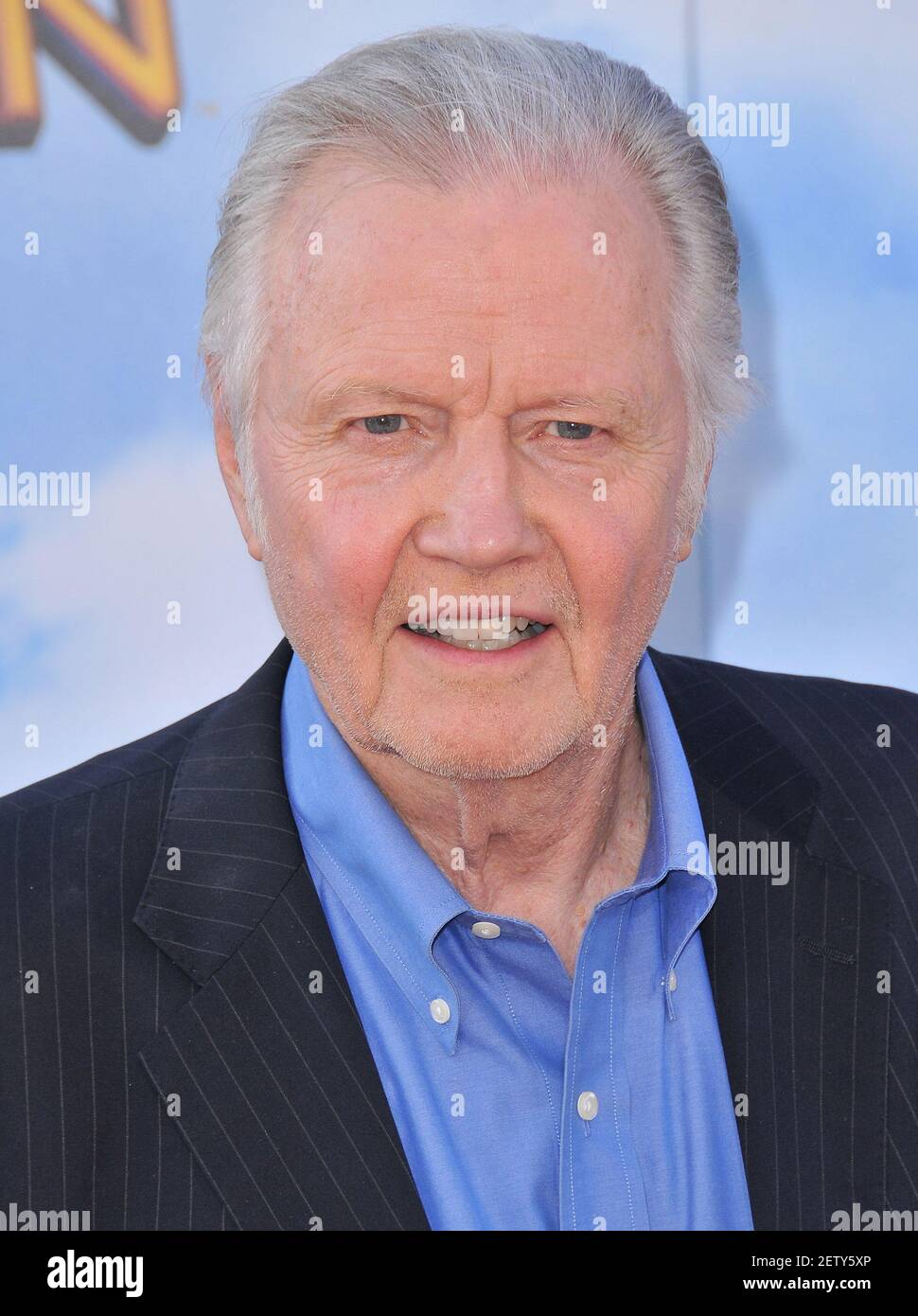 Jon Voight kommt bei der 'Spider-man: Homecoming' Los Angeles Premiere im TCL Chinese Theatre in Hollywood, CA am Mittwoch, 268. Juni 2017. (Foto von Sthanlee B. Mirador) *** Bitte benutzen Sie das Credit-Feld *** Stockfoto