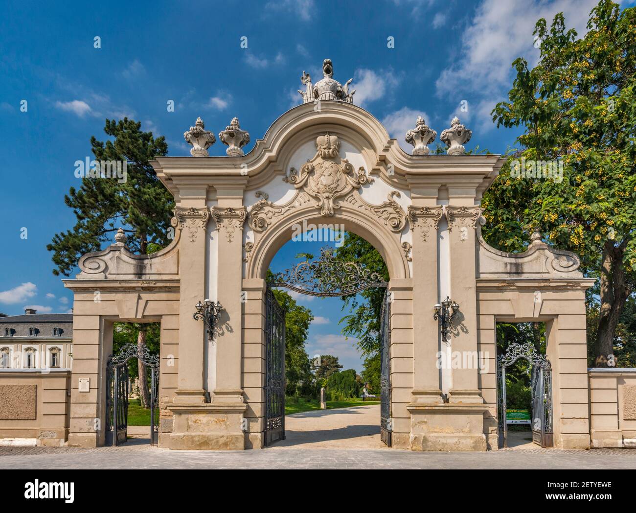 Tor am Festetics Palast, Barockstil, in Keszthely, Balaton Gebiet, Zentral Transdanubien, Ungarn, Mitteleuropa Stockfoto