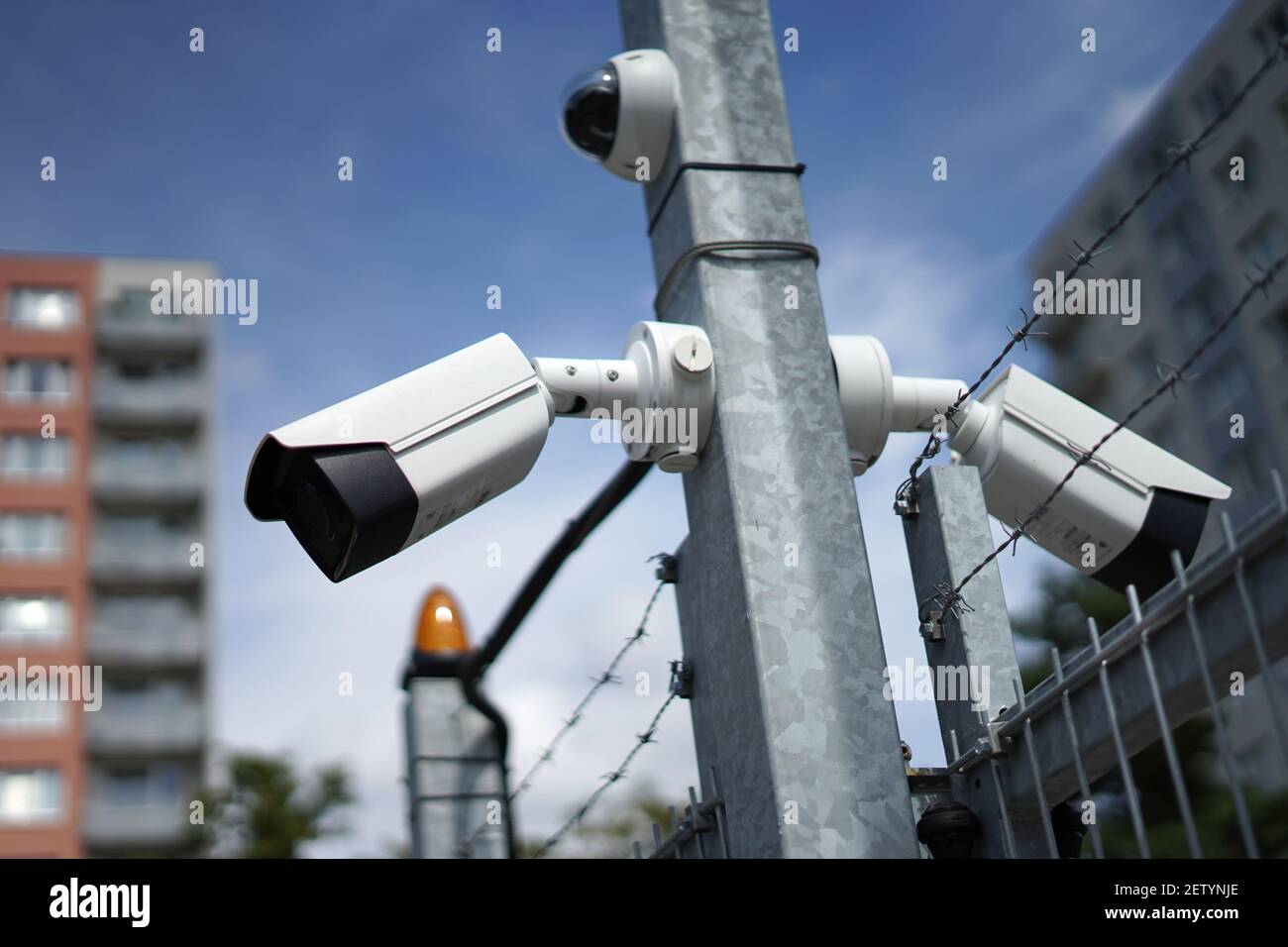 Videoüberwachung CCTV-Kameras für die Sicherheit des Parkplatzes verwendet Oder Gebäude Stockfoto