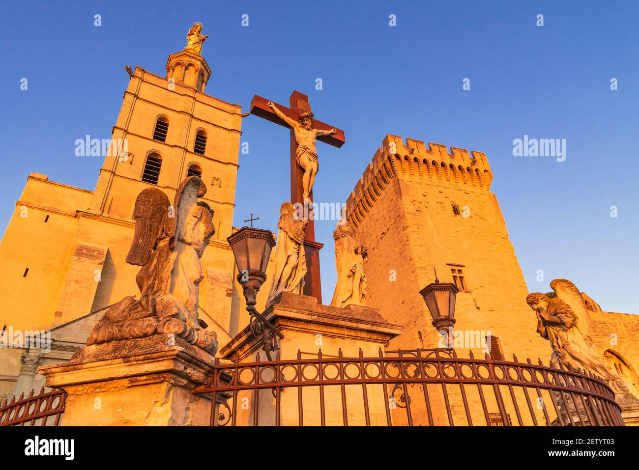 Avignon, Frankreich. Die päpstliche Kathedrale in der mittelalterlichen Stadt der heutigen Region Provence. Stockfoto