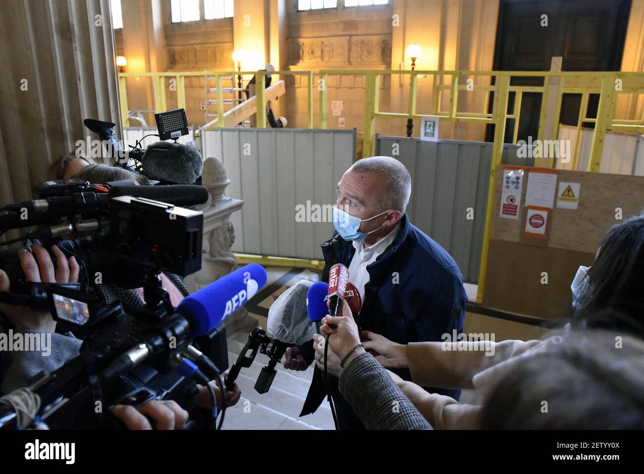 Rechtsanwalt Laurent-Franck Lienard während des Prozesses gegen 13 Jugendliche beschuldigt, vier Polizisten in ihrem Auto mit Molotow-Cocktails in Viry-Chatillon im Jahr 2016 am Gericht in Paris, Frankreich, am 02. März 2021 verbrannt zu haben. Foto von Patrice Pierrot/Avenir Pictures/ABACAPRESS.COM Stockfoto