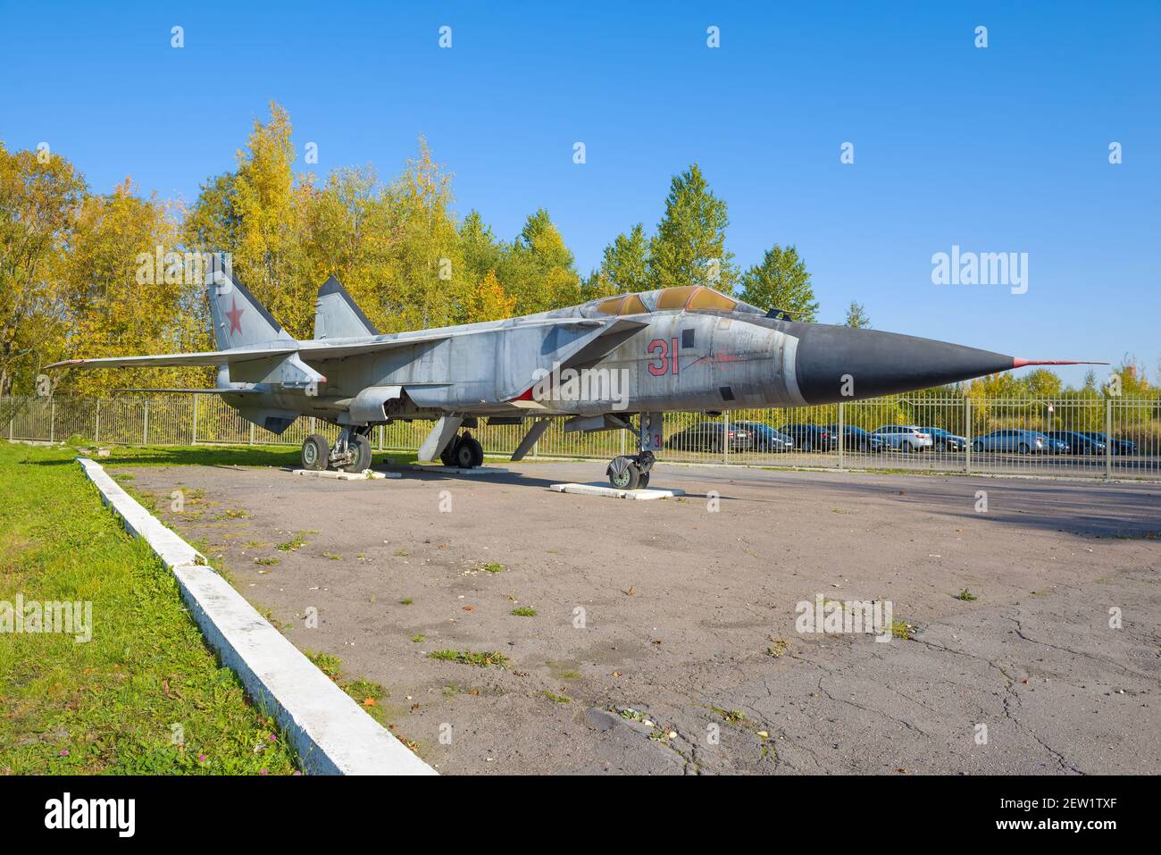 ST. PETERSBURG, RUSSLAND - 02. OKTOBER 2020: MiG-31 - sowjetischer und russischer Zweisitzer überschallter Allwetter-Langzeit-Abfangjäger in großer Höhe Stockfoto