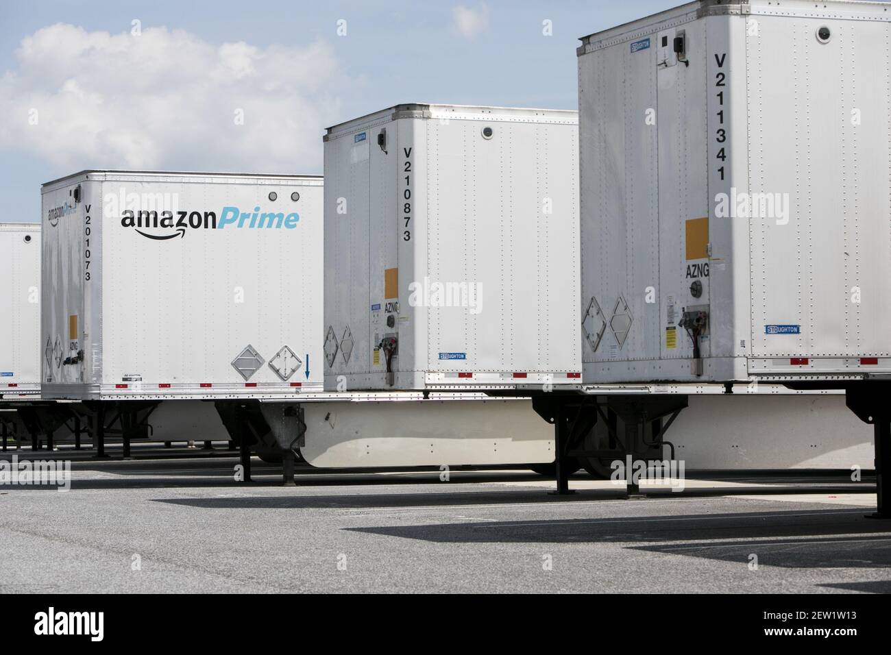 Amazon Prime LKW-Anhänger außerhalb eines Amazon Versandzentrums in  Baltimore, Maryland, am 13. August 2017. Foto von Kristoffer Tripplaar ***  Bitte benutzen Sie Credit from Credit Field *** Stockfotografie - Alamy