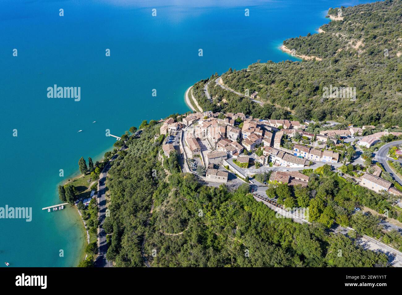 Frankreich, Alpes de Haute Provence, Dorf Sainte Croix du Verdon und See Sainte Croix (Luftaufnahme) Stockfoto