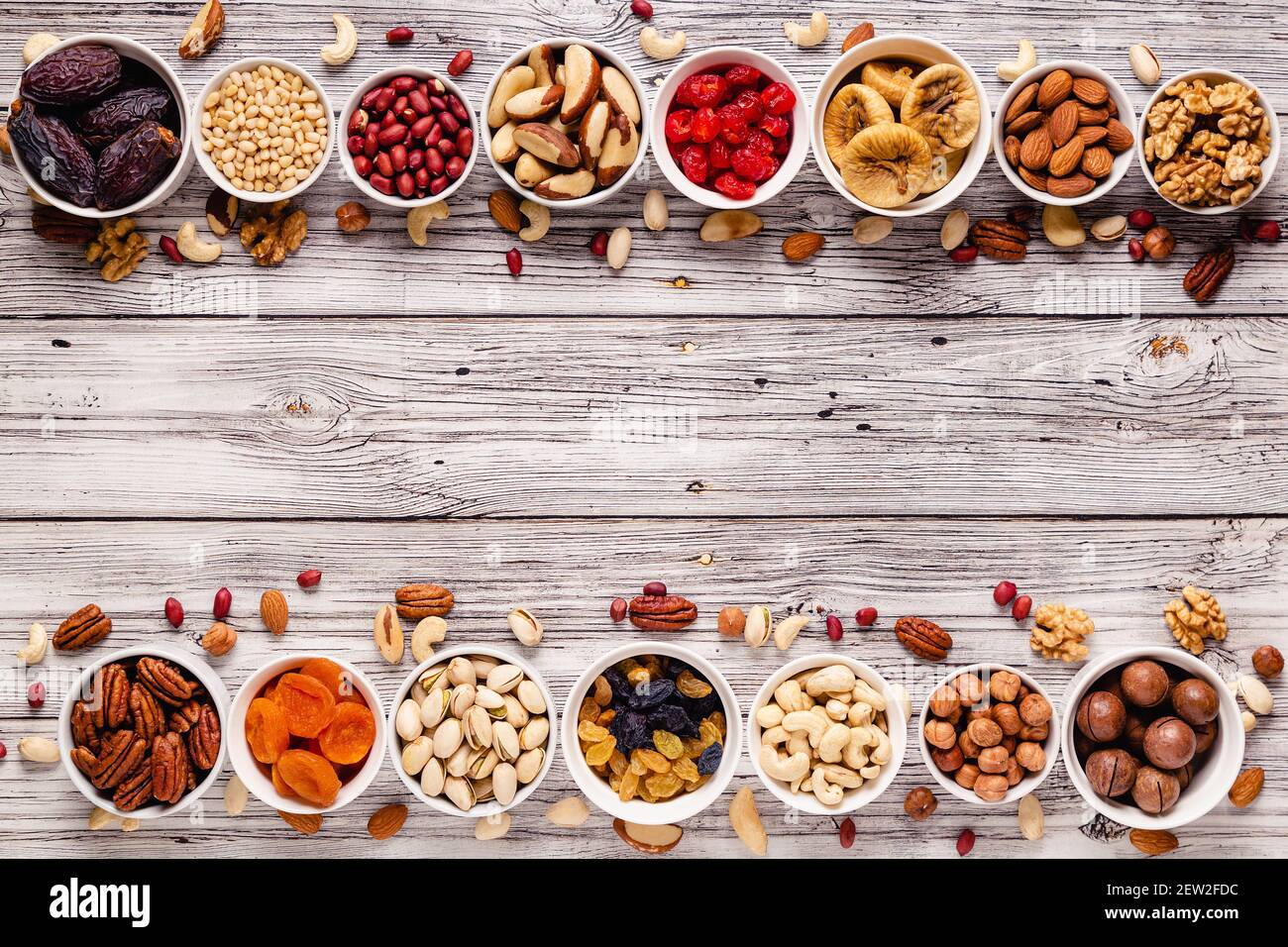 Nüsse und Trockenfrüchte Sortiment, Draufsicht. Stockfoto