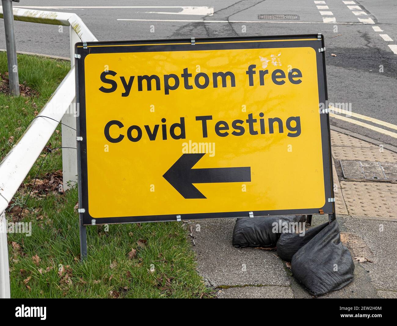 Schild für symptomfreien Covid-Test Stockfoto