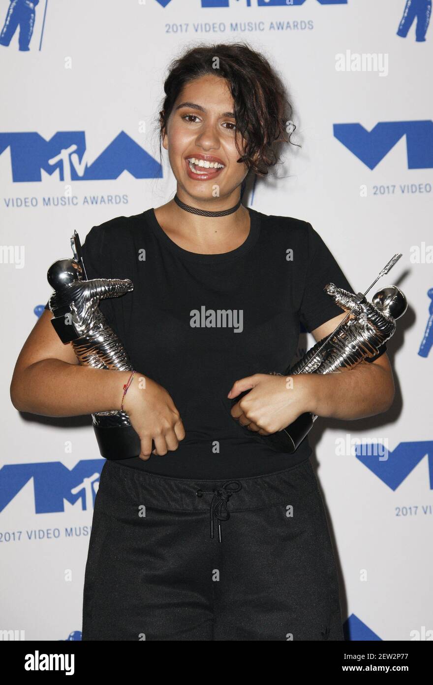 Alessia Cara, Gewinnerin des Best Dance for 'Stay', im Presseraum bei den MTV Video Music Awards 2017 beim Forum am 27. August 2017 in Inglewood, Kalifornien. (Foto von Crash/imageSPACE) Stockfoto