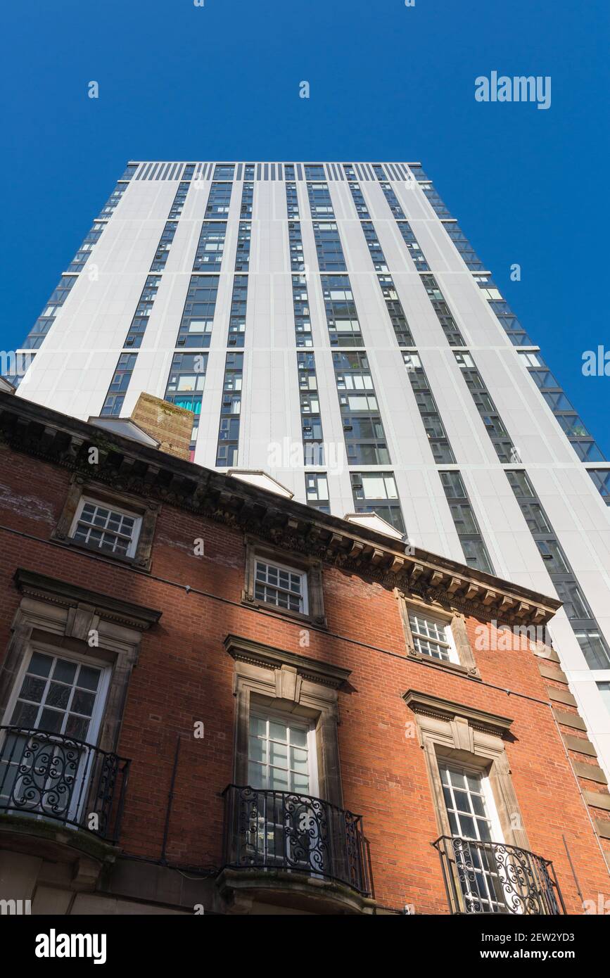 Hochhaus-Appartementblock an der Broad Street, Birmingham City Centre Stockfoto