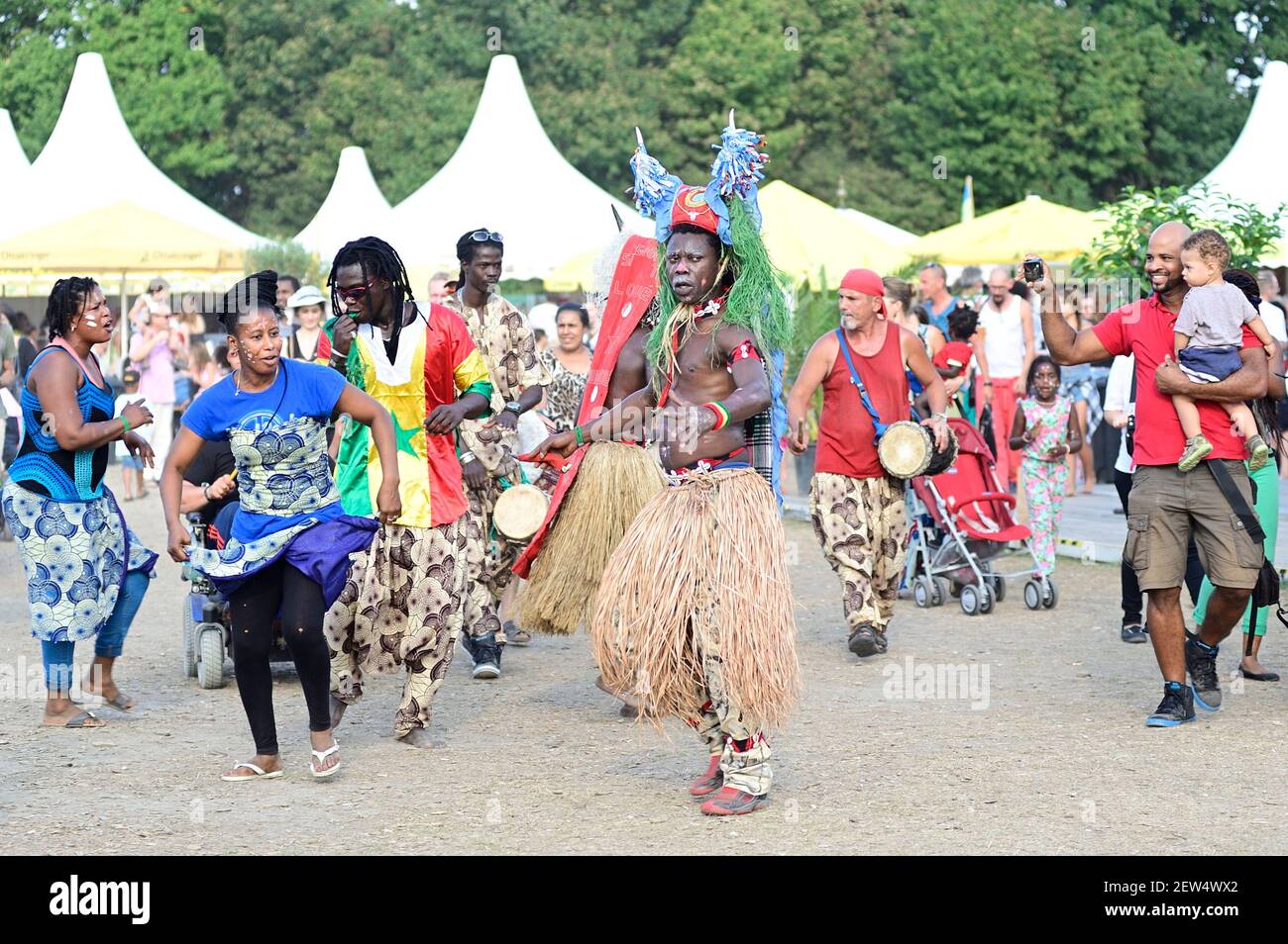 Wien, Österreich. 16. August 2015. Impressionen von der Festspielsaison 2015 auf der Donauinsel in Wien. Traditionelle afrikanische Gruppe. Stockfoto