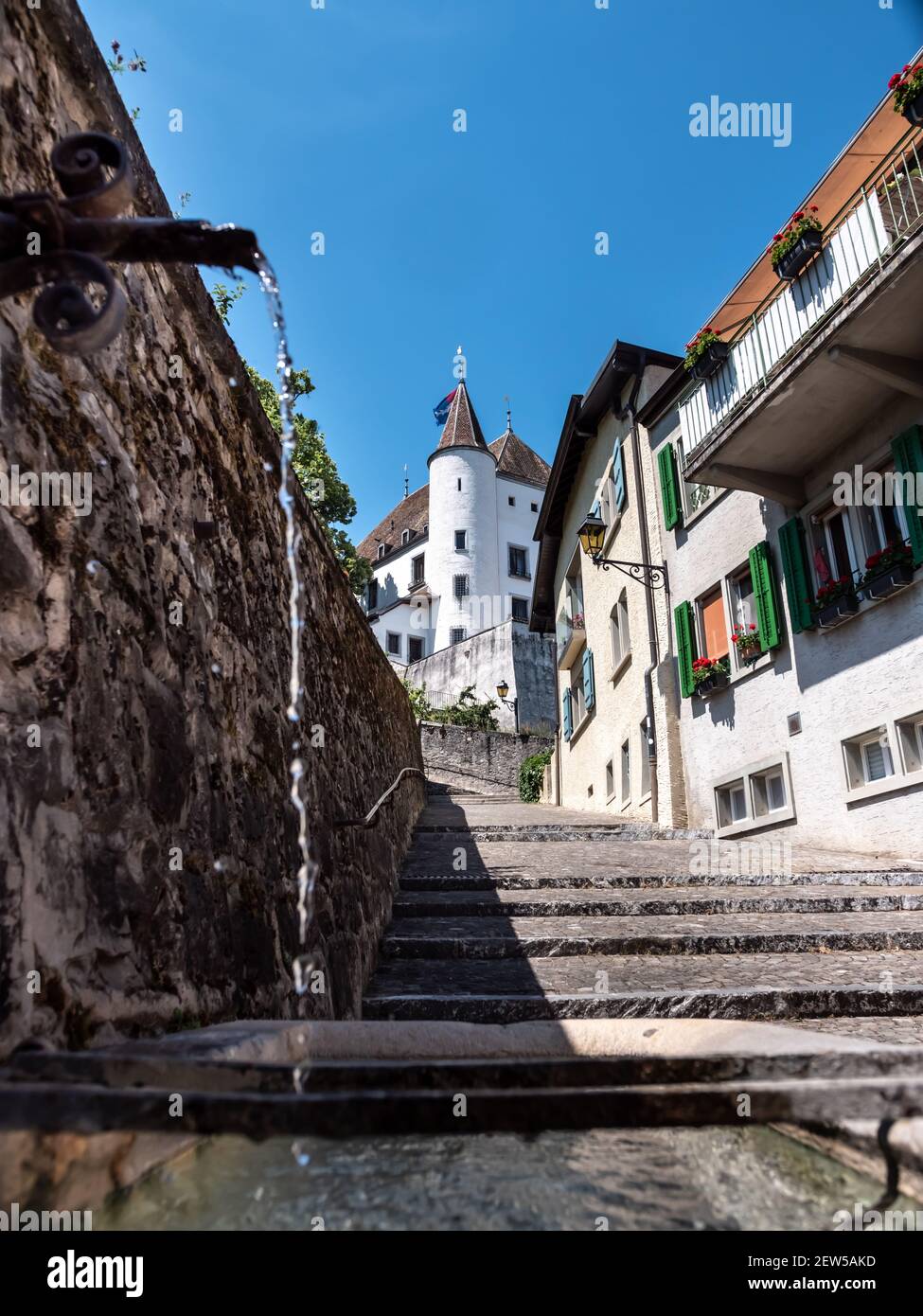 Die mittelalterliche Burg von Nyon, Schweiz. Es geht um Sommer, Reisen, Tourismus. / Château médiéval de Nyon, Schweiz. Kanton waadt. Stockfoto